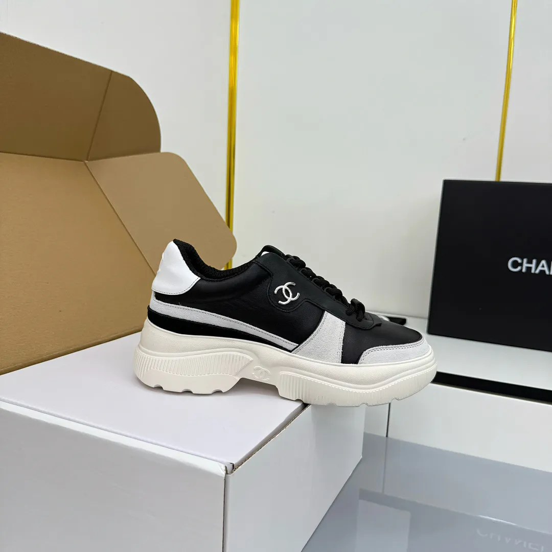 👟👟Ex-factory price 620👟👟 Chanel bread shoes ~ original calfskin panda shoes Chanel 25C latest hot style panda black and white sports shoes casual sneakers Xiaoxiang hot item classic black and white panda color coco girls must pay Fabric: original custom mixed sheepskin lining: original imported breathable mesh lining outsole: Original molded rubber + TPU combination Size: Women's 35-41